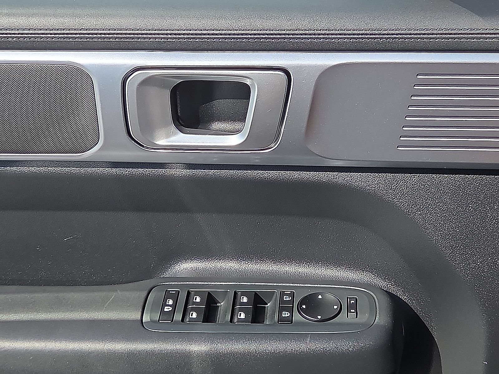 Used 2025 Hyundai Santa Fe SE FWD image 25