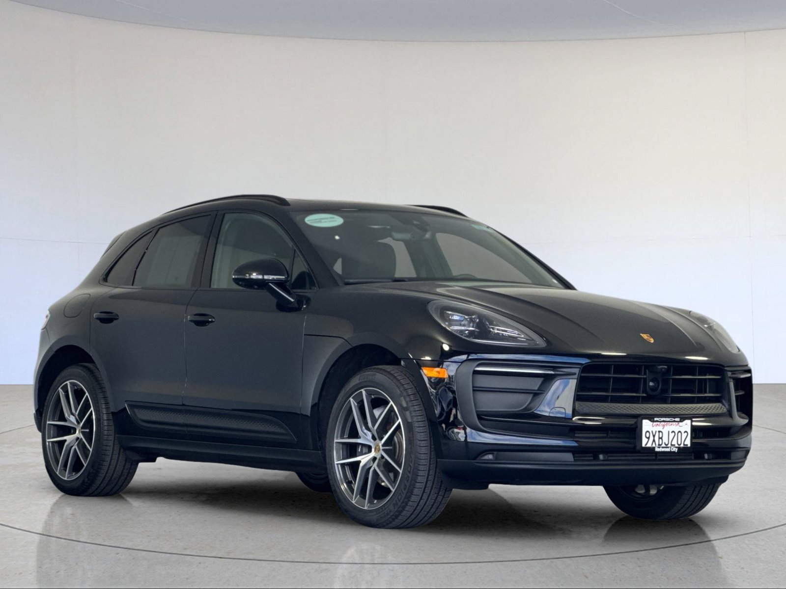 Certified 2026 Porsche Macan AWD/4WD image 10