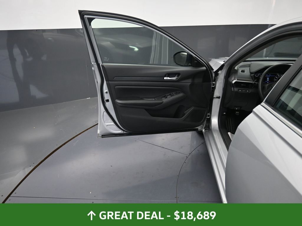 Used 2024 Nissan Altima 2.5 SV image 25