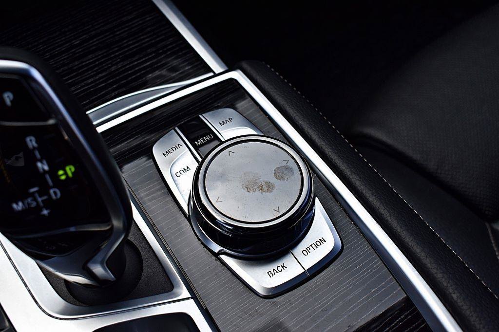 Used 2019 BMW 740i w/ Executive Package RWD image 36