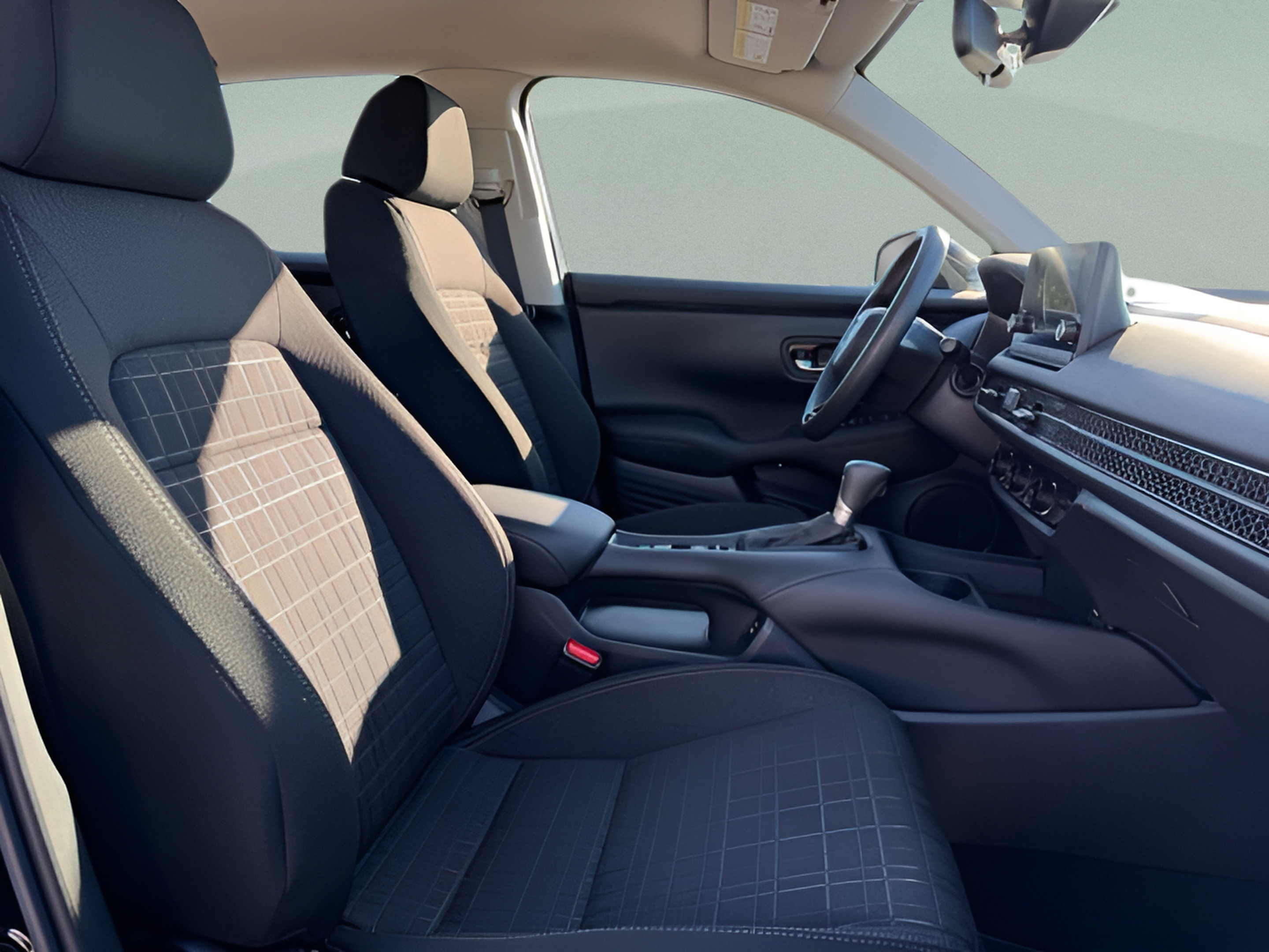 Certified 2025 Honda HR-V LX image 28