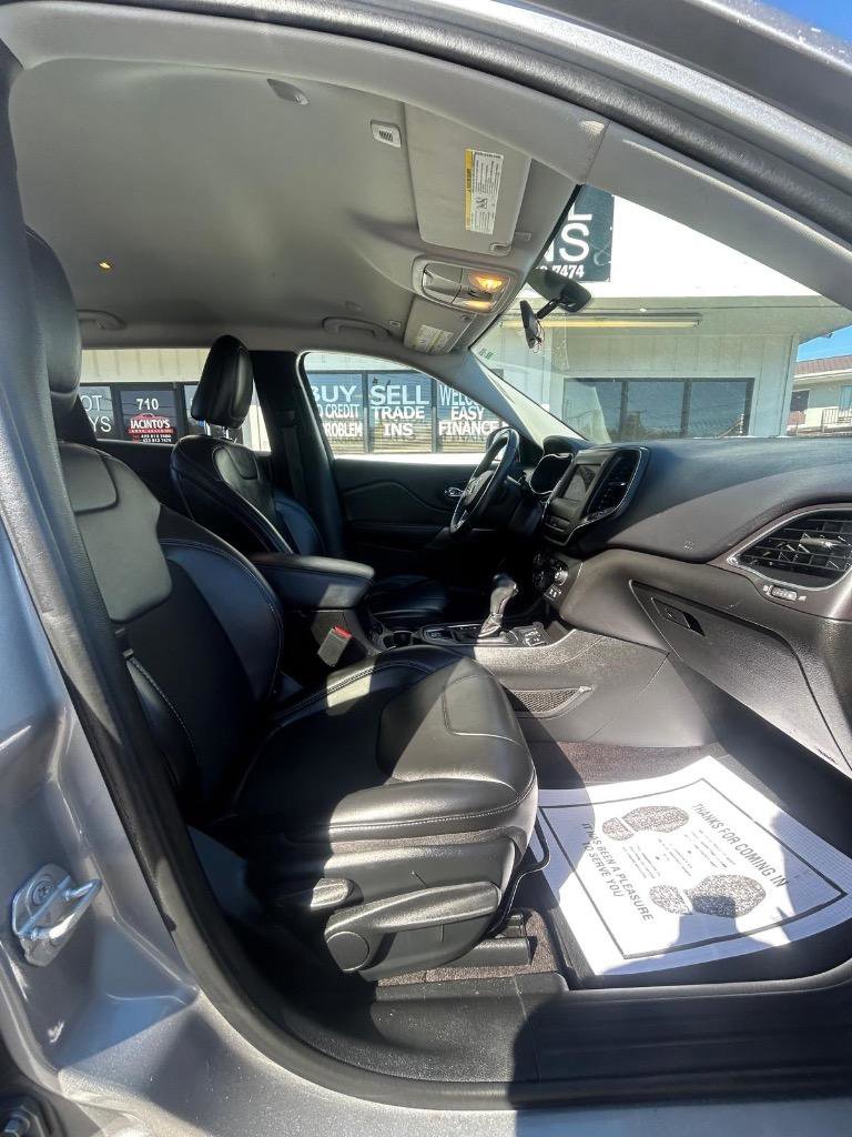 Used 2019 Jeep Cherokee Latitude Plus image 25