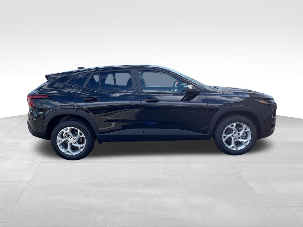 New 2026 Chevrolet Trax LS w/ LS Convenience Package FWD image 6