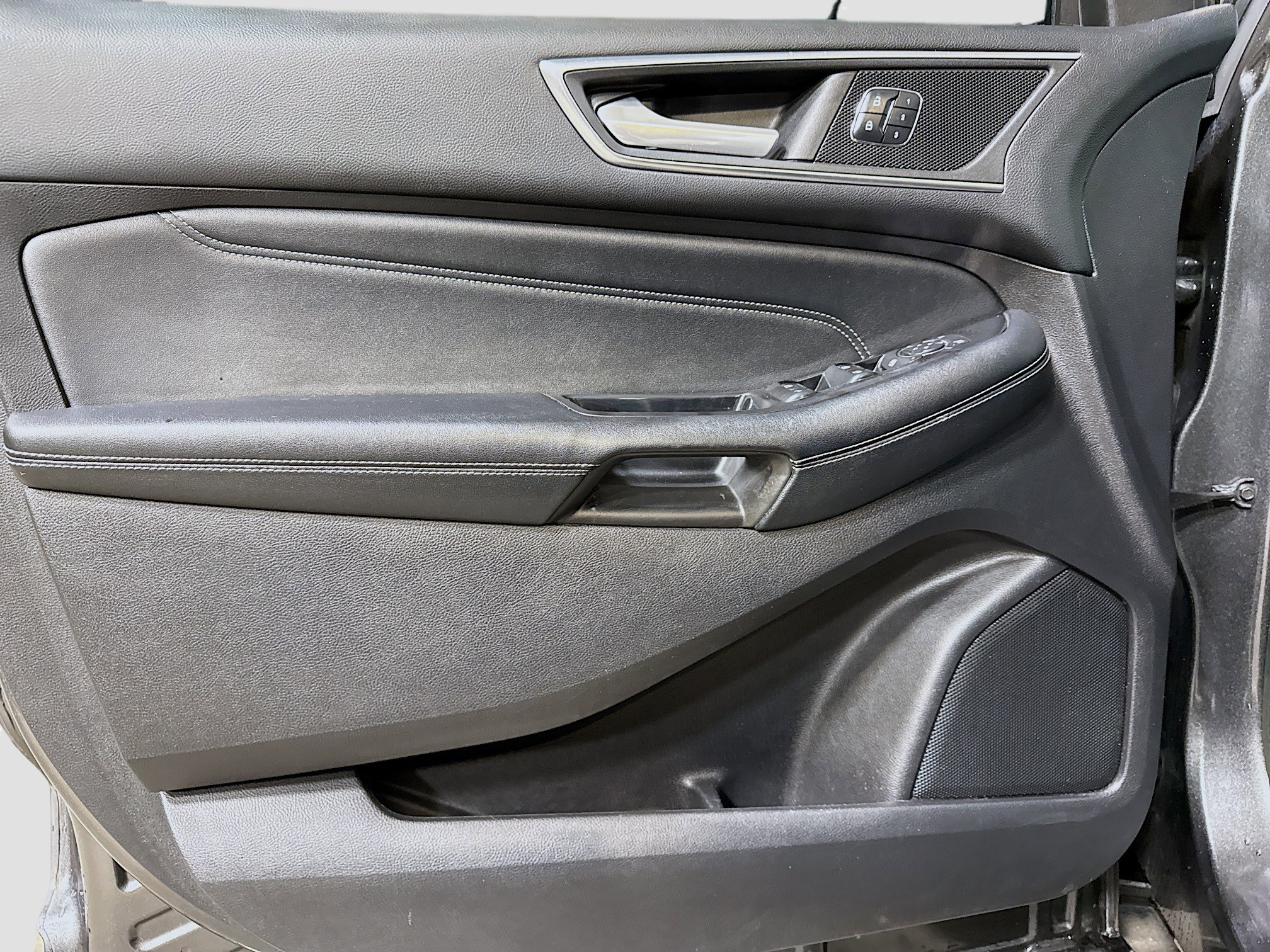 Used 2017 Ford Edge Titanium w/ Equipment Group 301A FWD image 22