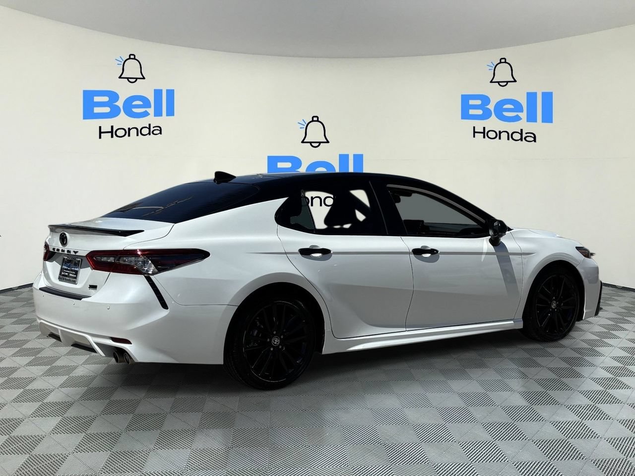 Used 2023 Toyota Camry XSE w/ Navigation Package FWD image 4