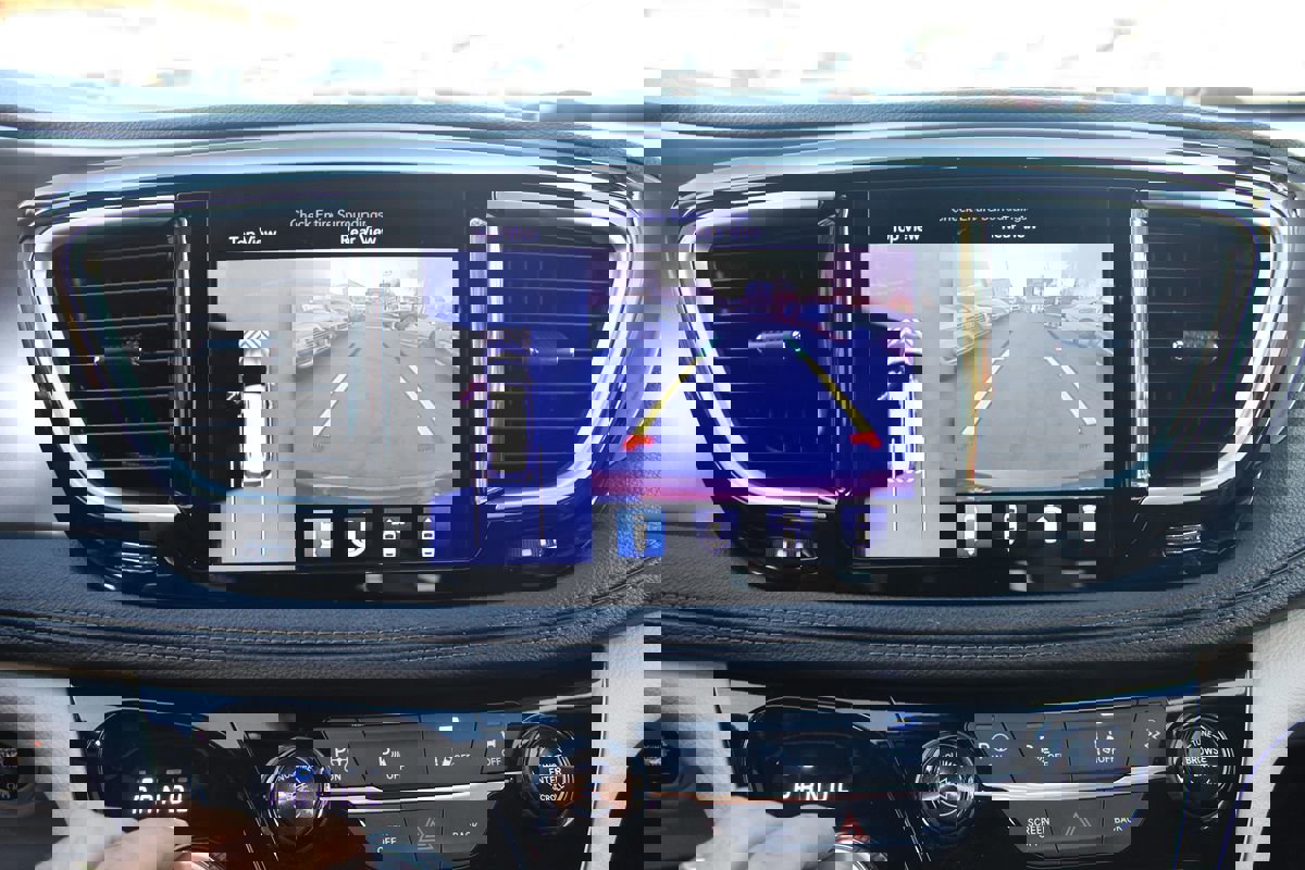 Used 2017 Chrysler Pacifica Platinum image 35