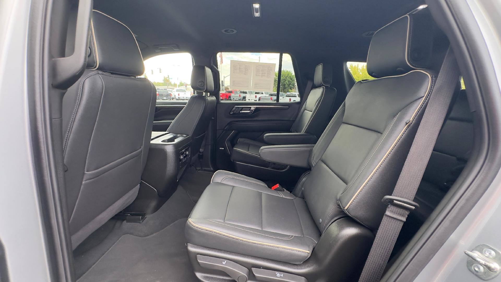 Used 2025 Chevrolet Tahoe Premier RWD image 8