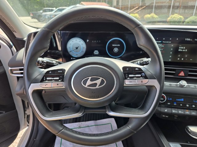 Used 2025 Hyundai Elantra SEL FWD image 29