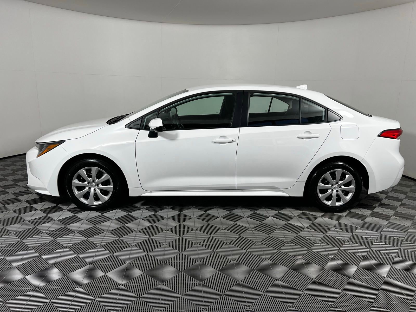 Certified 2025 Toyota Corolla LE image 8