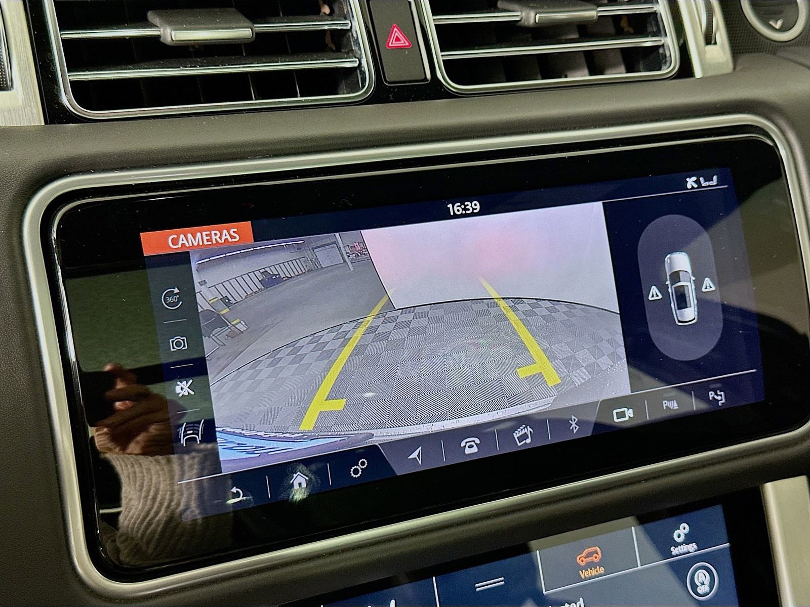 Used 2018 Land Rover Range Rover Supercharged image 17