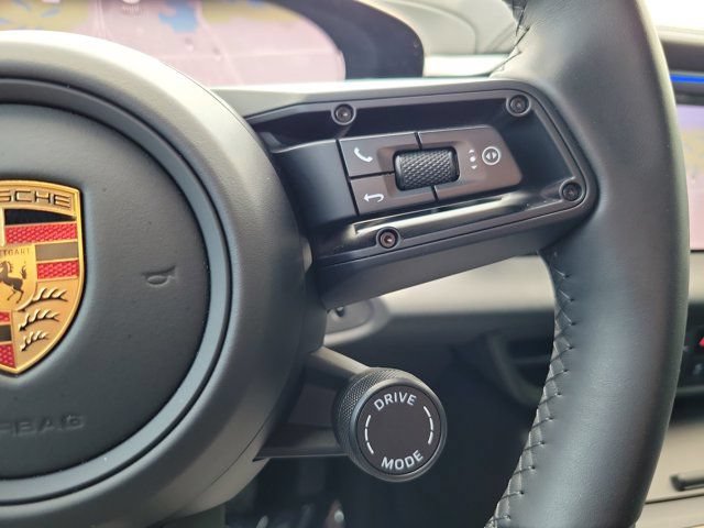 Used 2025 Porsche Macan Electric RWD image 24