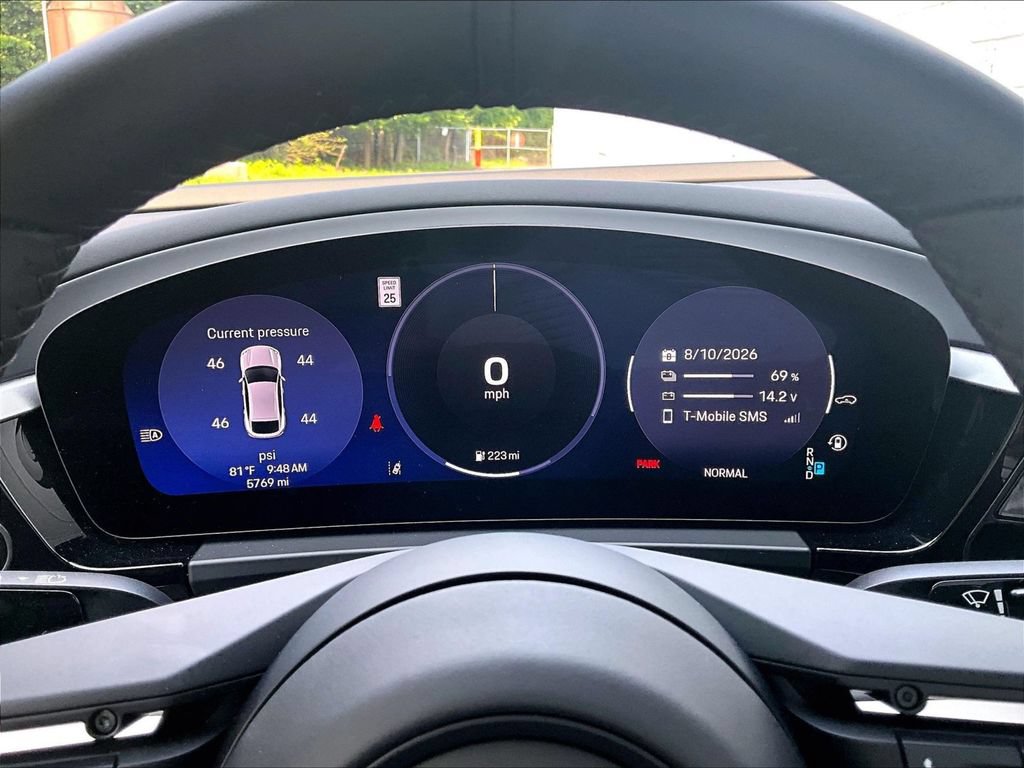 Certified 2025 Porsche Macan 4 Electric AWD/4WD image 25