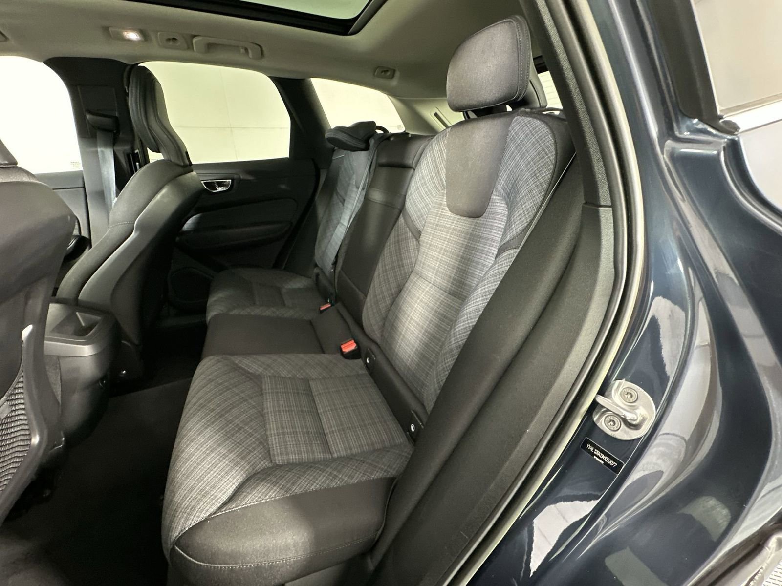Used 2022 Volvo XC60 B5 Momentum AWD/4WD image 23