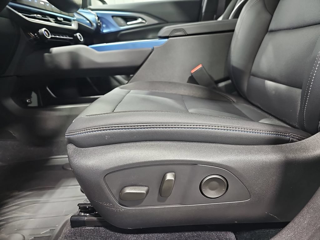Used 2025 Chevrolet Equinox EV LT w/ LPO, All-Weather Mat Package FWD image 30