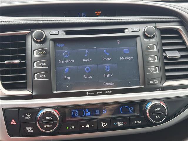 Used 2016 Toyota Highlander XLE w/ Four Season Floor Mat Package AWD/4WD image 19