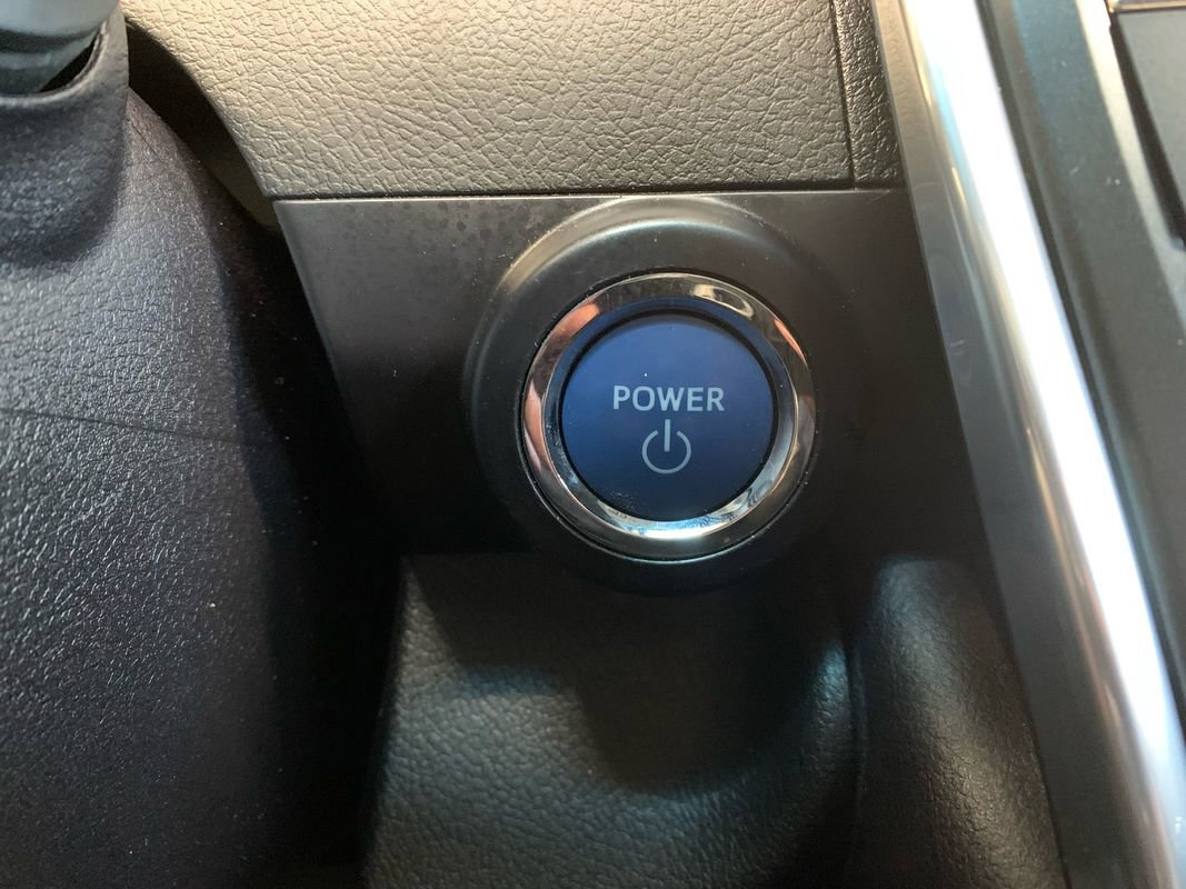 Used 2017 Toyota Camry SE w/ Moonroof Package image 37