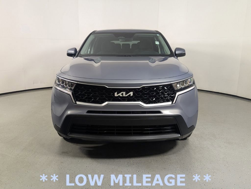 Used 2023 Kia Sorento LX FWD image 2