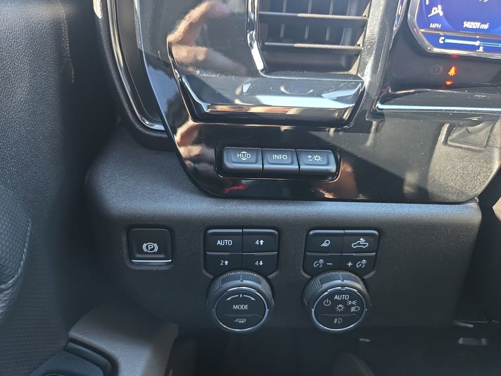 Used 2024 Chevrolet Silverado 2500 ZR2 w/ Technology Package image 24