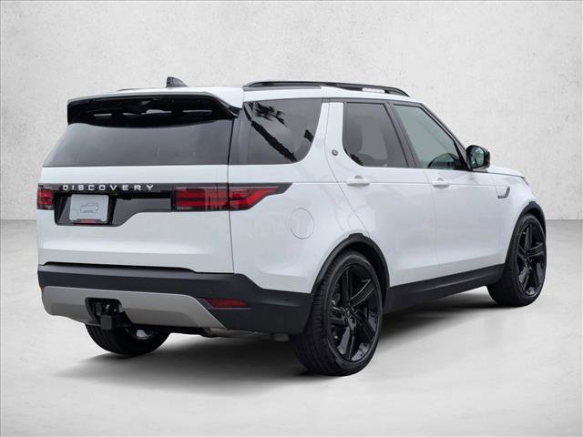 New 2025 Land Rover Discovery S image 2