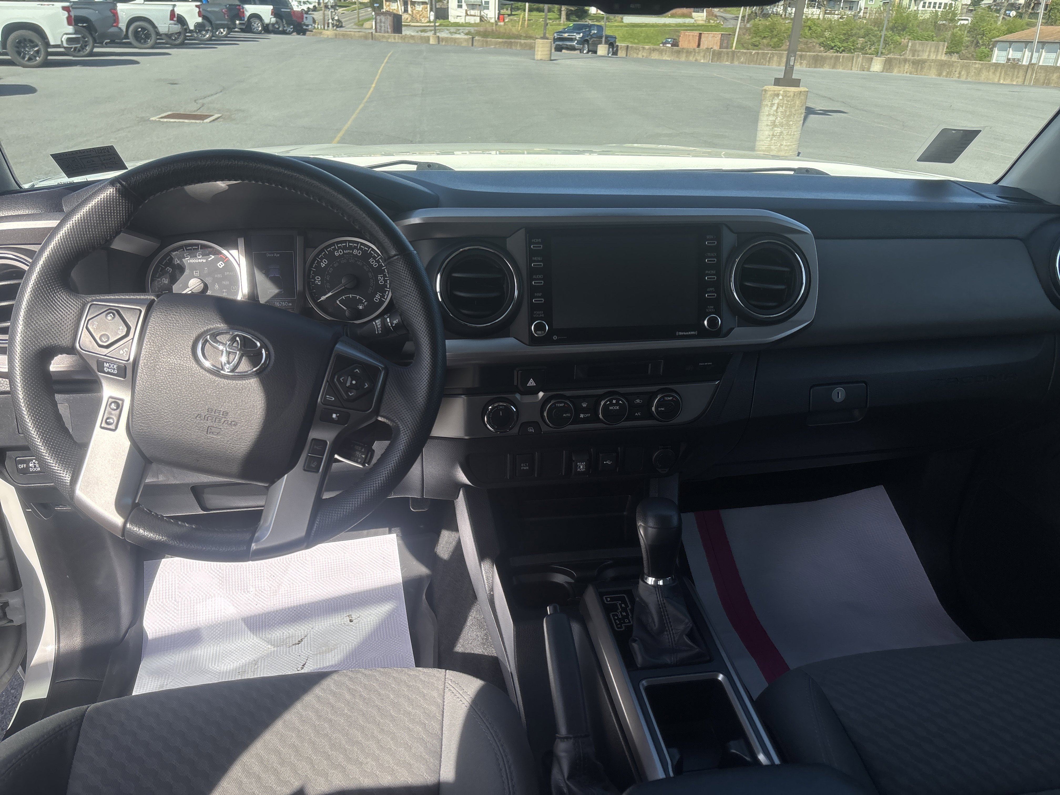 Used 2021 Toyota Tacoma SR5 AWD/4WD image 14