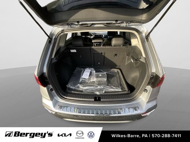 Used 2024 Volkswagen Taos SE w/ Black Wheel Plus Package AWD/4WD image 15