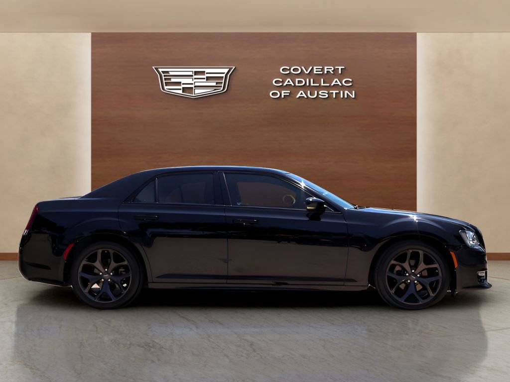 Used 2022 Chrysler 300 Touring L RWD image 5