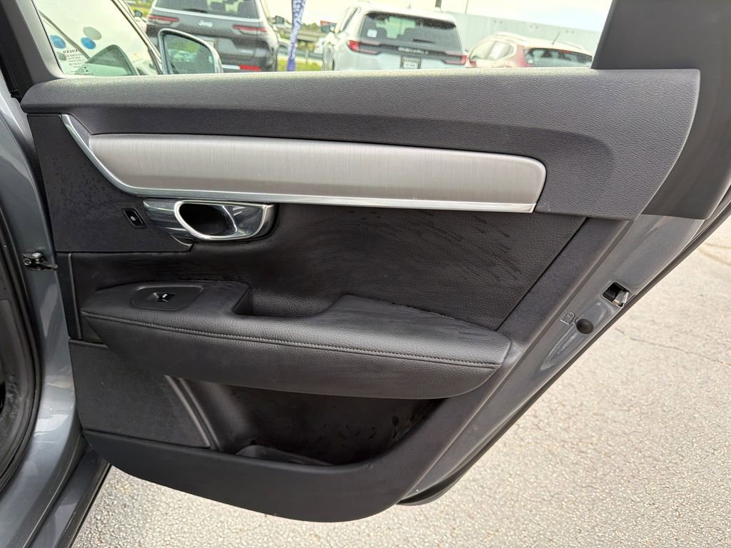 Used 2017 Volvo S90 T6 Momentum w/ Vision Package image 16