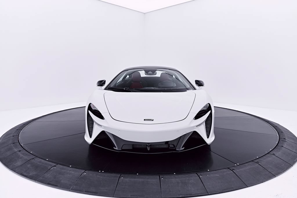 Used 2024 McLaren Artura RWD image 19