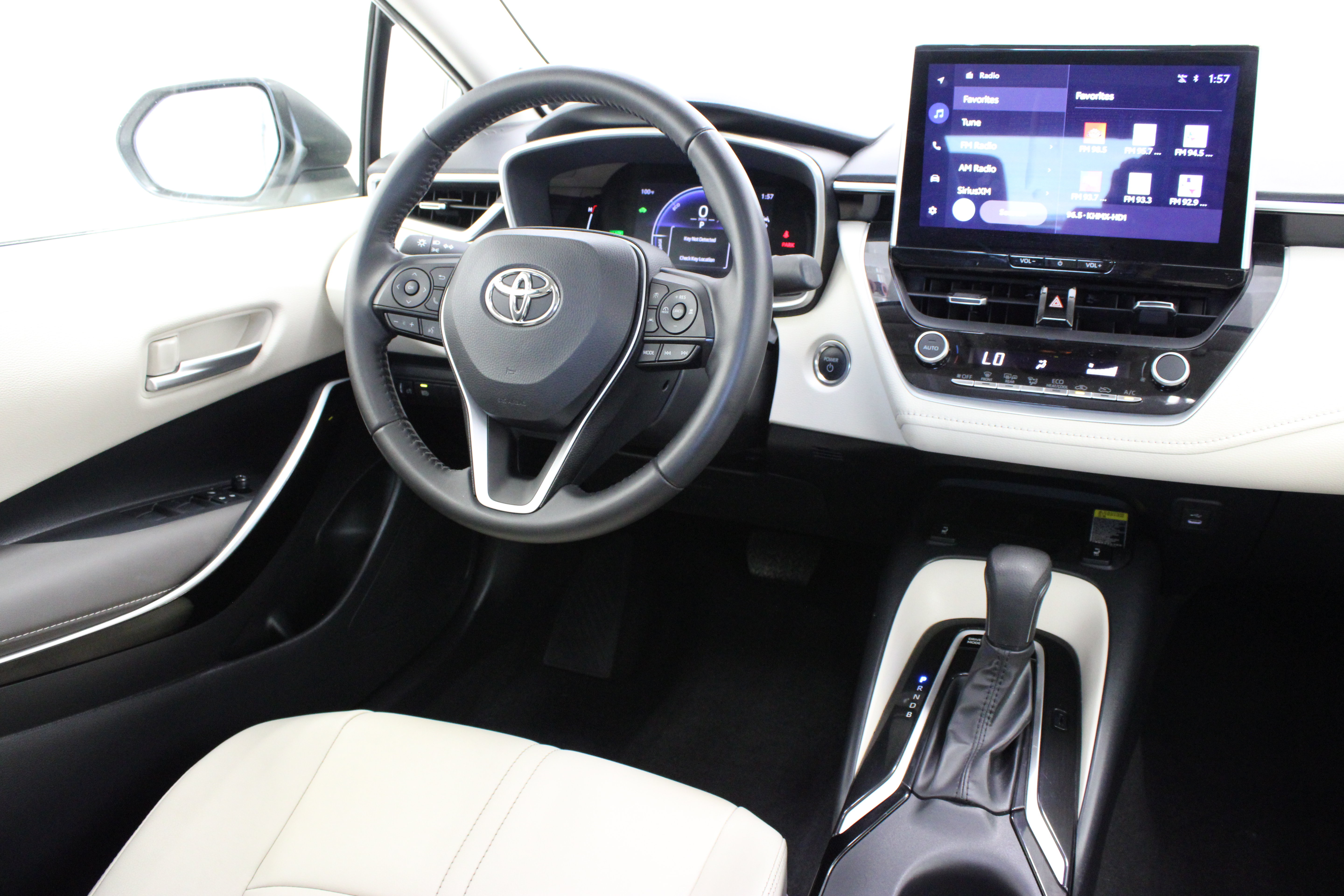 Used 2025 Toyota Corolla XLE FWD image 29