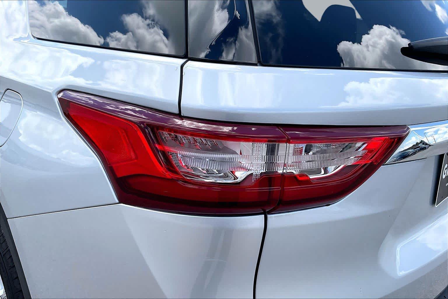 Used 2018 Chevrolet Traverse LT FWD image 24