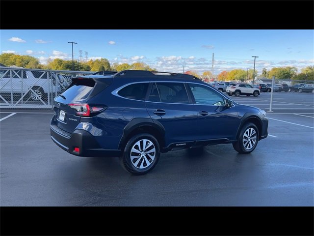 Used 2023 Subaru Outback Premium image 8