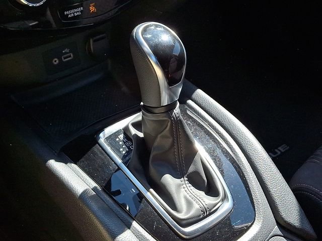 Used 2019 Nissan Rogue SV image 14