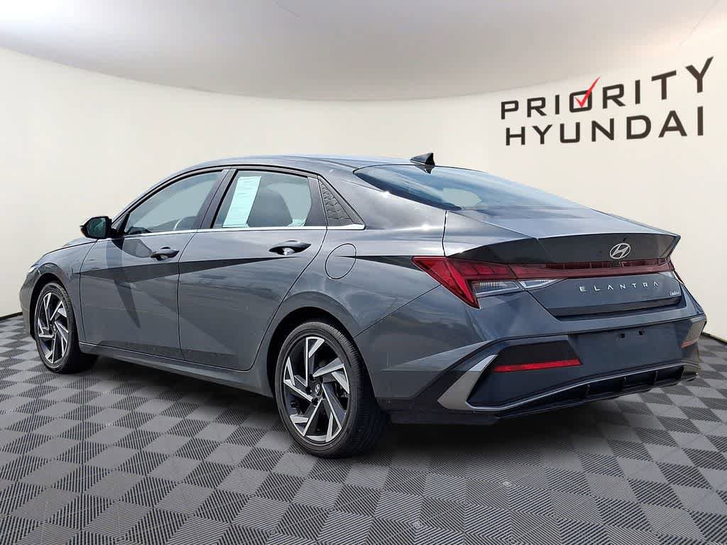 Used 2025 Hyundai Elantra Limited FWD image 6