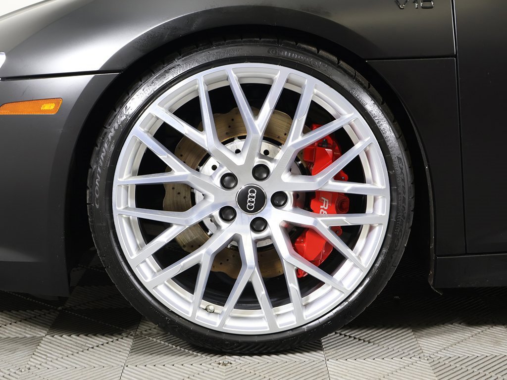 Used 2018 Audi R8 V10 w/ Carbon Exterior Package image 19