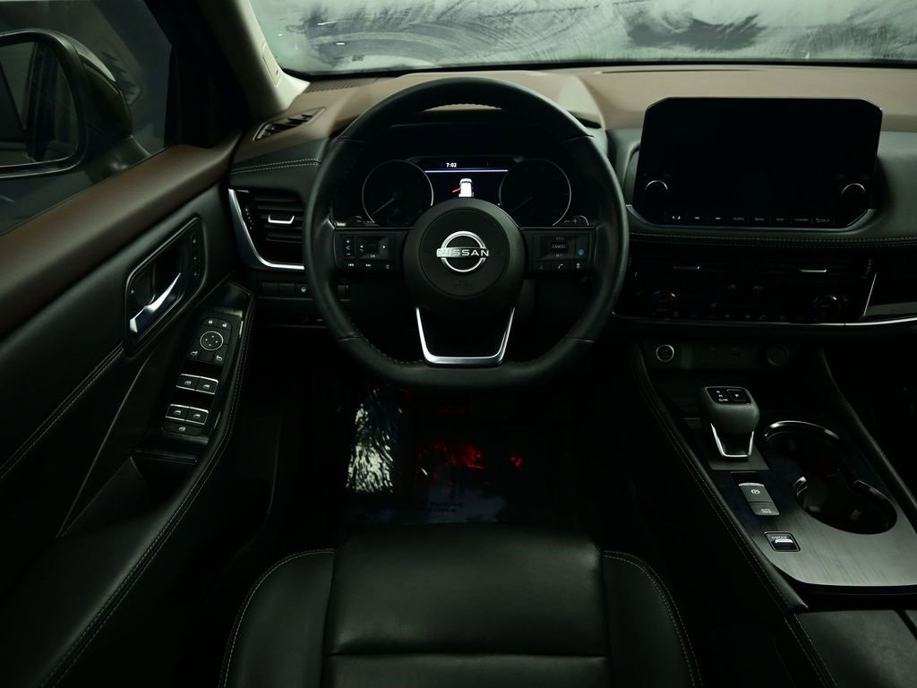 Used 2023 Nissan Rogue SL w/ SL Premium Package image 2