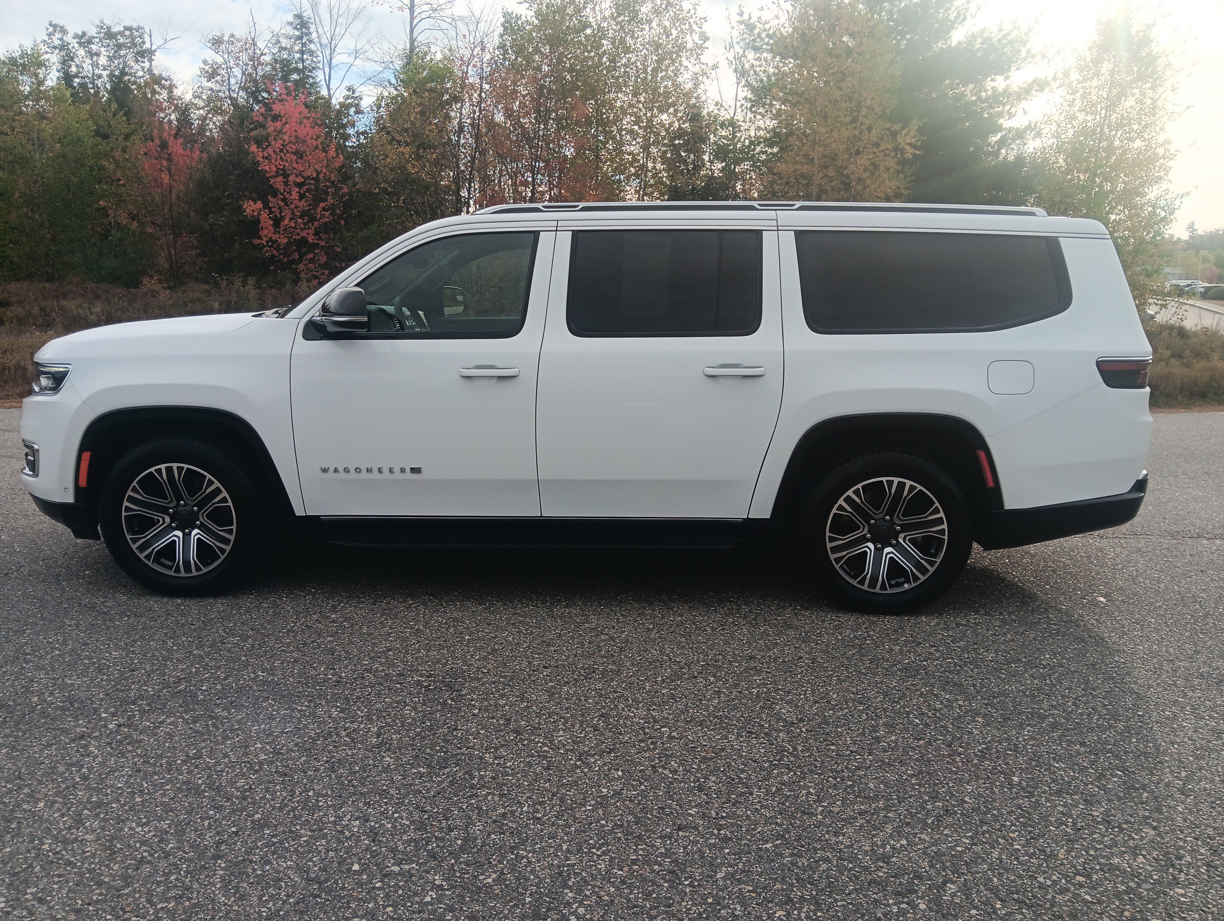 Used 2023 Jeep Wagoneer L Series II image 8