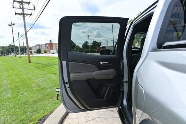 Used 2025 Chevrolet Colorado ZR2 w/ Technology Package AWD/4WD image 23