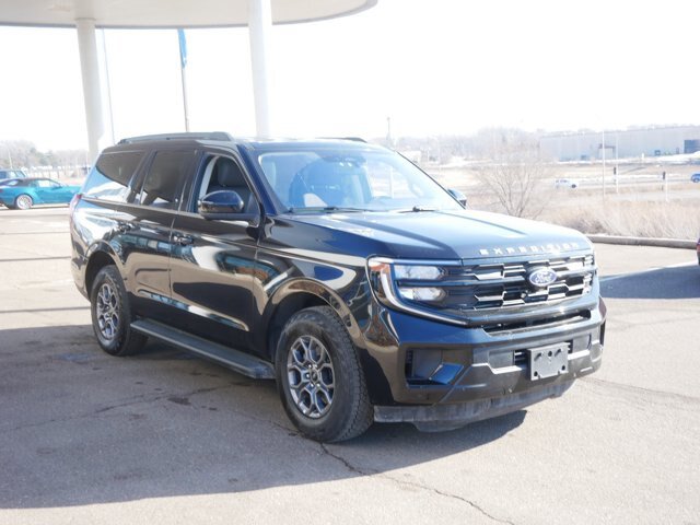 Certified 2025 Ford Expedition Active AWD/4WD image 3