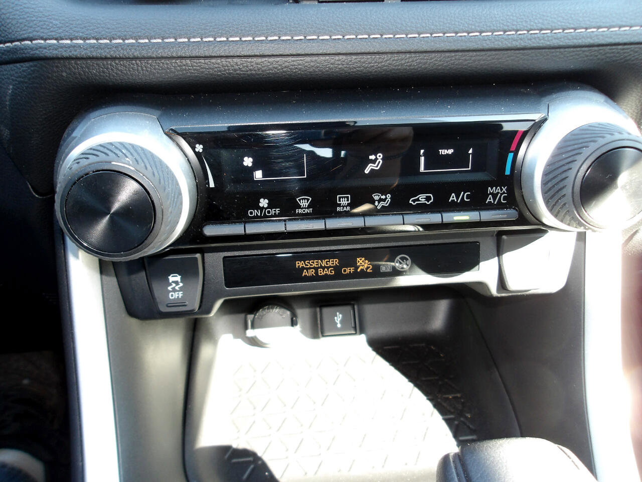 Used 2020 Toyota RAV4 LE image 21