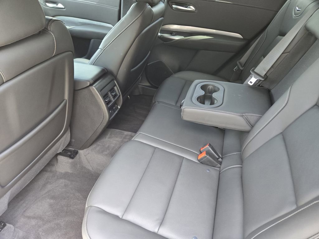 Used 2025 Cadillac XT4 Premium Luxury image 40