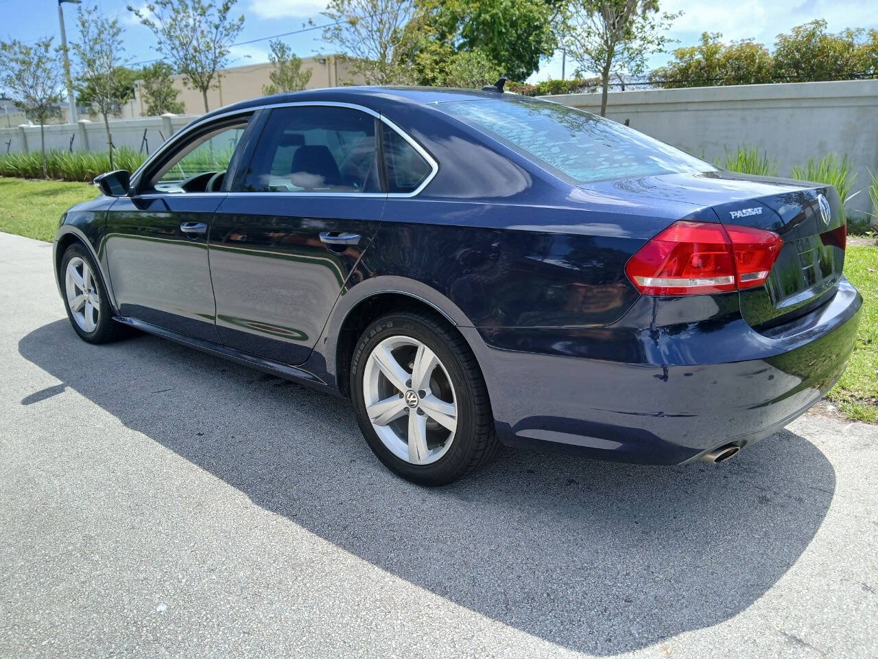 Used 2012 Volkswagen Passat 2.5 SE FWD image 2