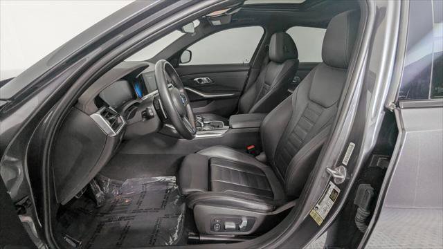 Used 2021 BMW 330i Sedan w/ M Sport Package RWD image 14