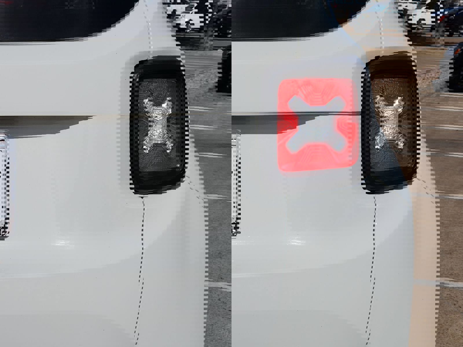 Used 2023 Jeep Renegade Latitude AWD/4WD image 16