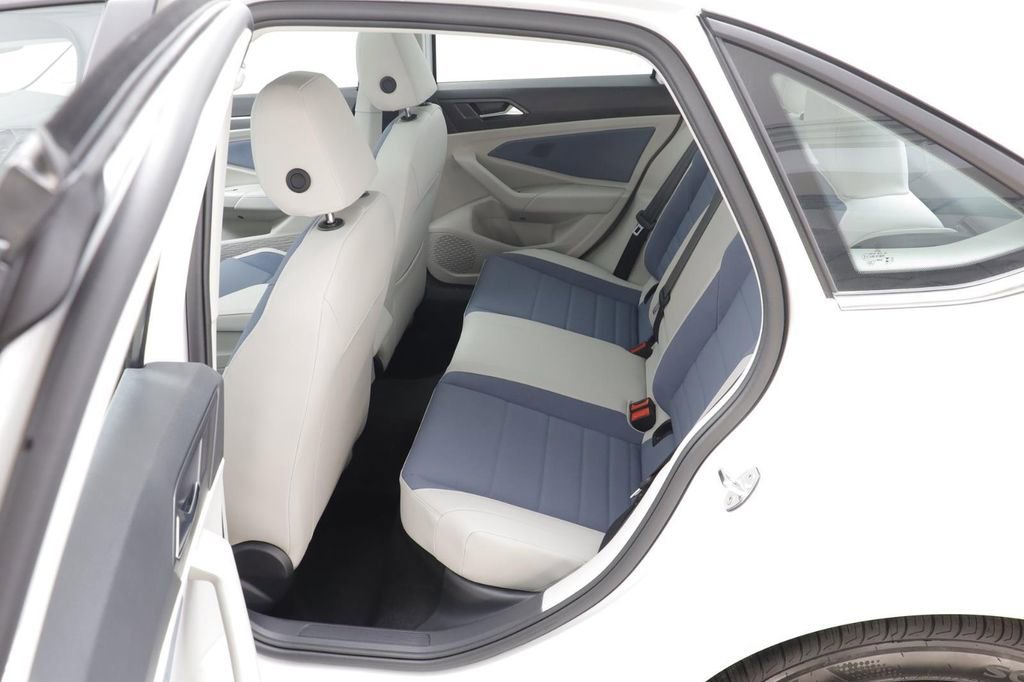 New 2026 Volkswagen Jetta SE FWD image 15