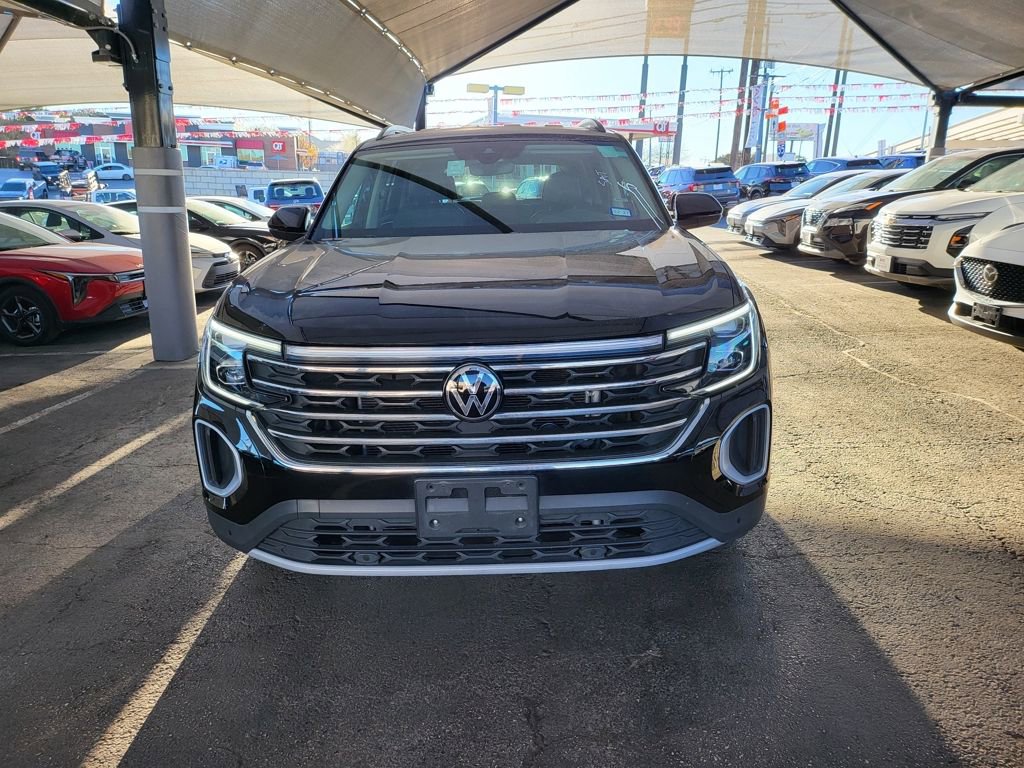 Used 2025 Volkswagen Atlas SE image 2