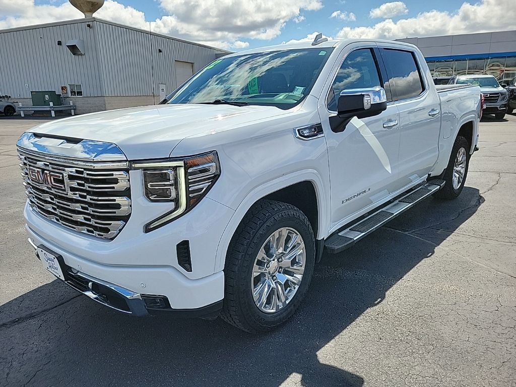 Used 2022 GMC Sierra 1500 Denali w/ Technology Package AWD/4WD image 1