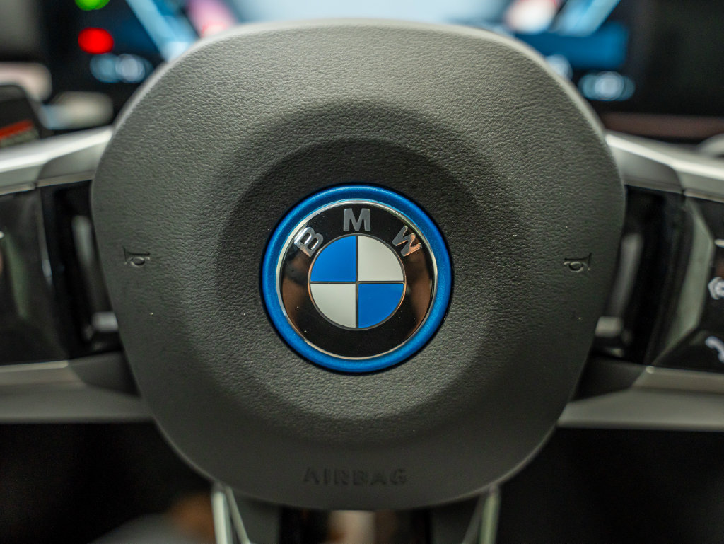 Used 2024 BMW i5 eDrive40i w/ M Sport Package RWD image 29