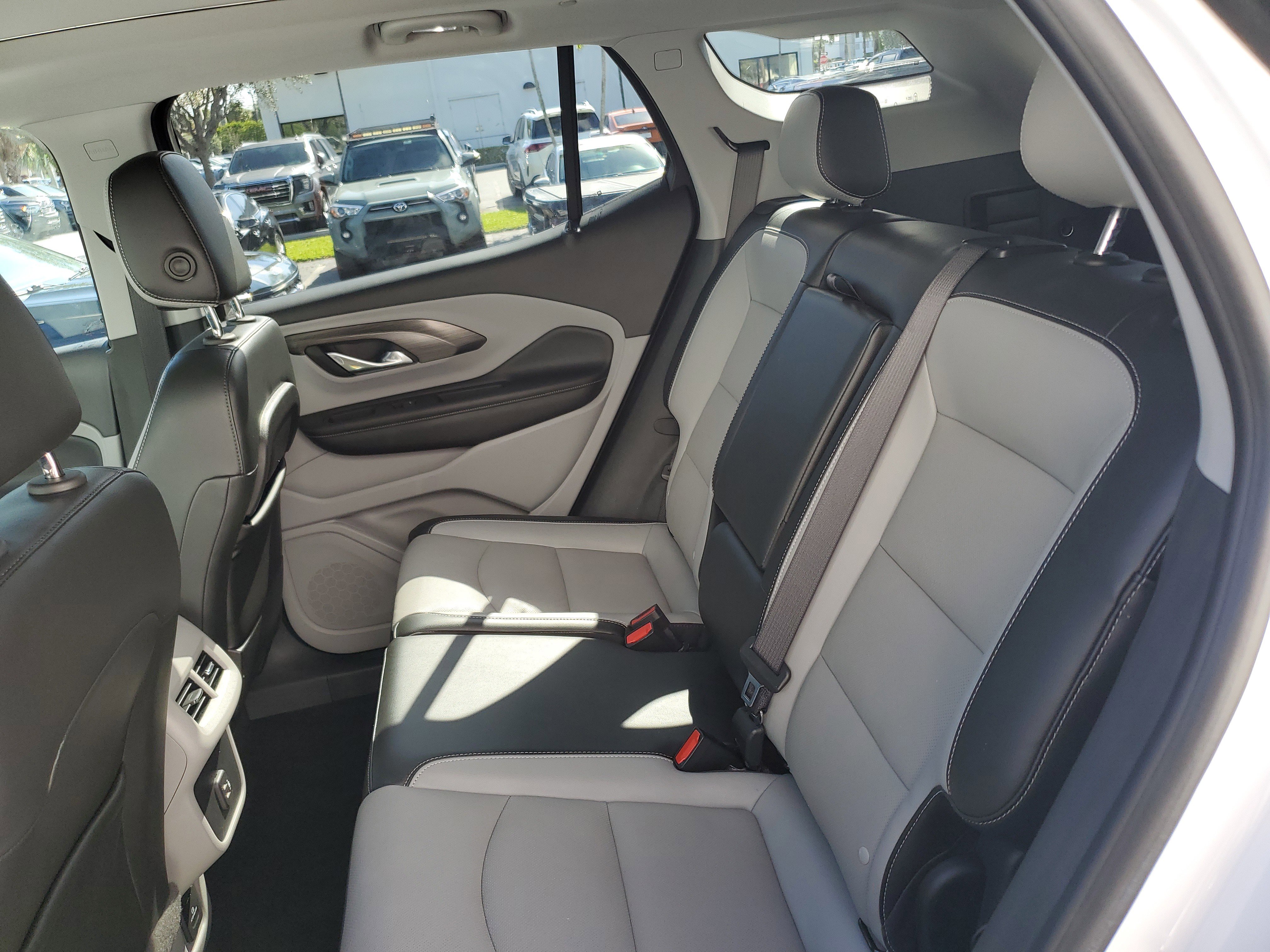 Used 2022 GMC Terrain SLT w/ Infotainment Package II image 12