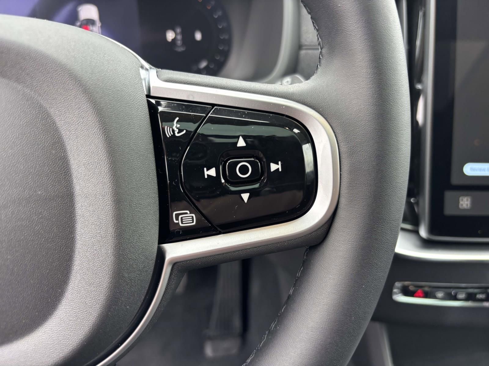 New 2026 Volvo XC90 B6 Plus w/ Protection Package Premier image 19