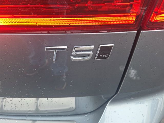 Used 2021 Volvo XC60 T5 Inscription image 12